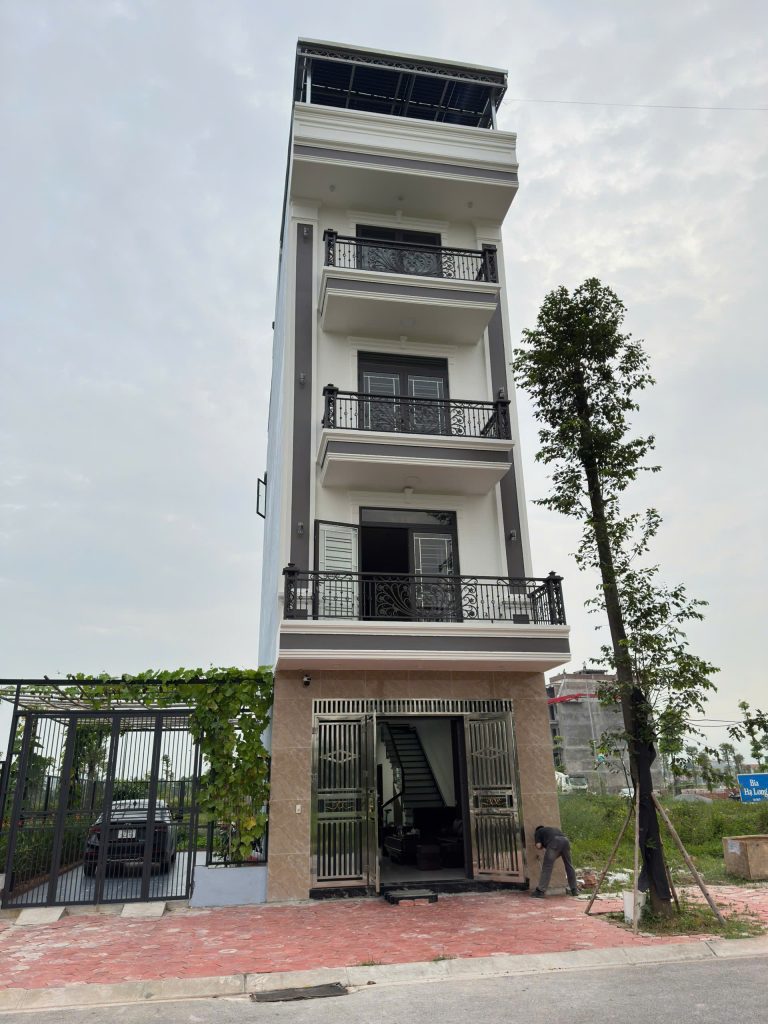 Nhà phố xây mới của gia đình anh Cường tại Lục Nam, Bắc Giang — công trình lắp thang máy gia đình 450kg, 4 điểm dừng