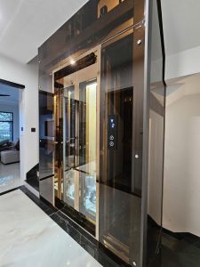 Thang máy kính inox vàng hồng lắp tại nhà anh Tuấn, khu Vincom, TP. Bắc Giang